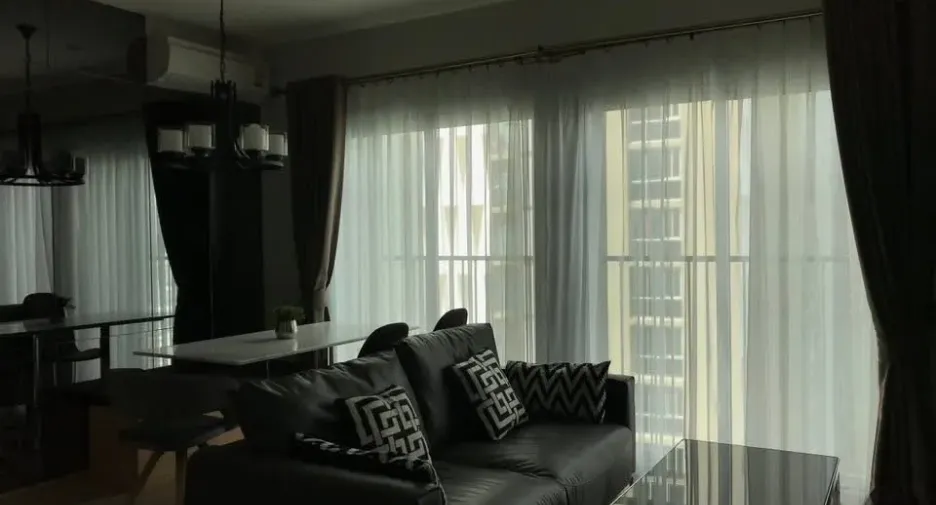 For rent 2 bedrooms condo in Huai Khwang, Bangkok