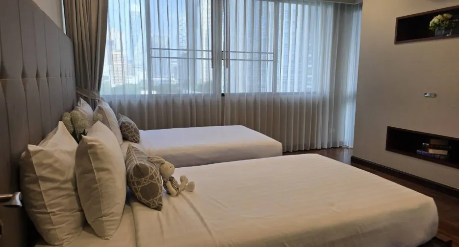For rent 2 bedrooms condo in Pathum Wan, Bangkok