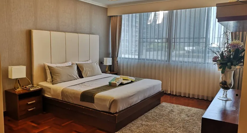 For rent 2 bedrooms condo in Pathum Wan, Bangkok