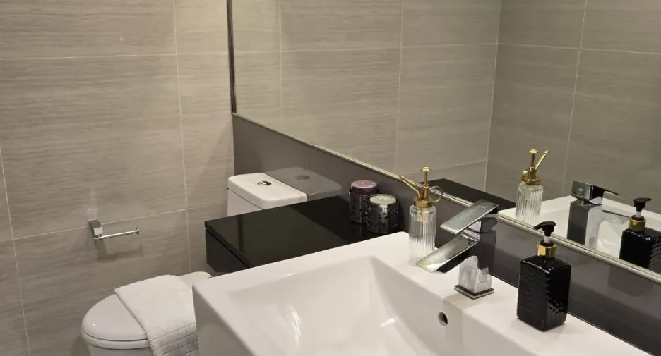 For rent 2 bedrooms condo in Pathum Wan, Bangkok