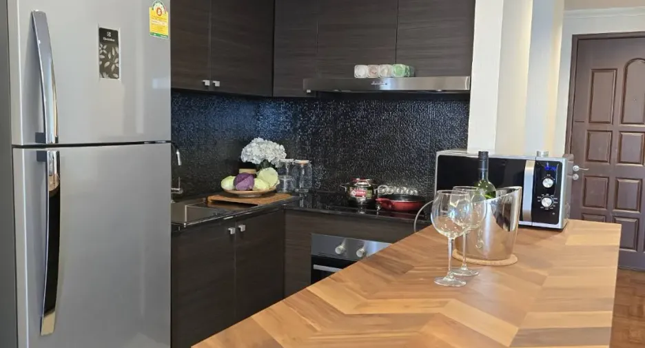 For rent 2 bedrooms condo in Pathum Wan, Bangkok
