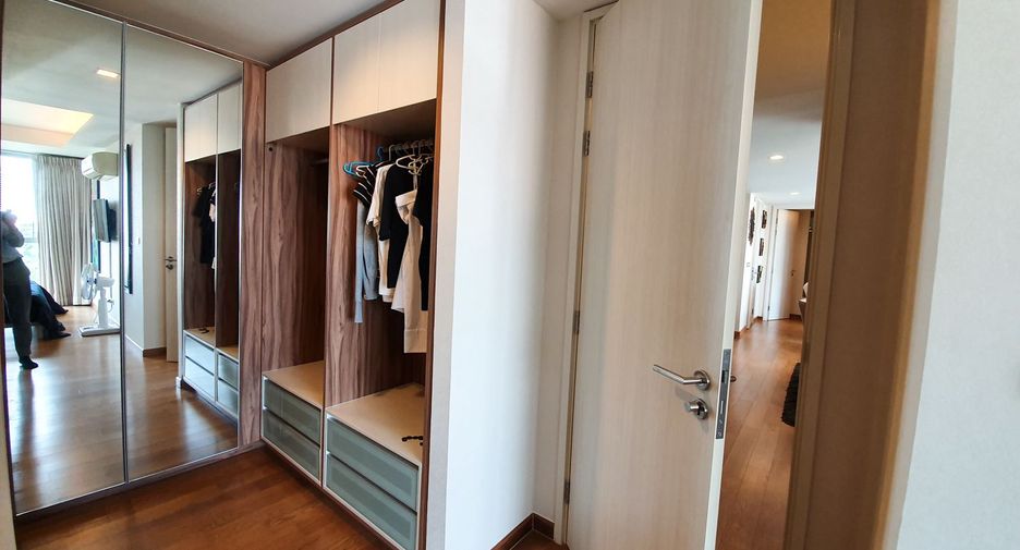 For rent 3 bedrooms condo in Watthana, Bangkok