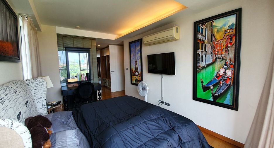 For rent 3 bedrooms condo in Watthana, Bangkok
