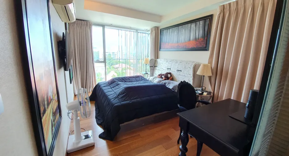 For rent 3 bedrooms condo in Watthana, Bangkok
