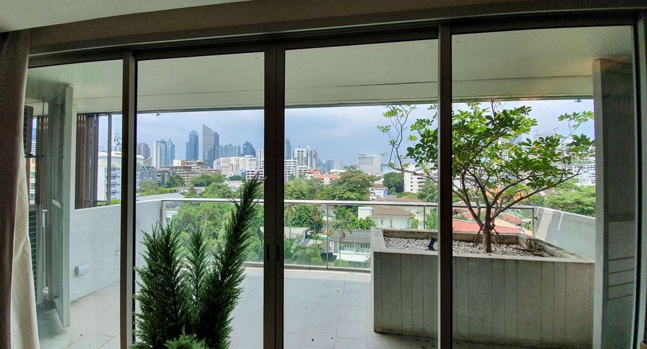 For rent 3 bedrooms condo in Watthana, Bangkok