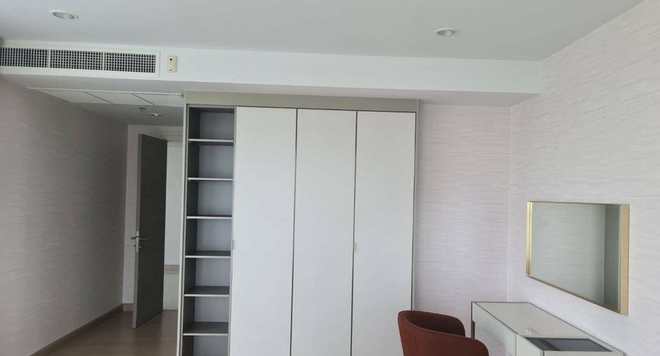 For rent 3 bedrooms condo in Yan Nawa, Bangkok