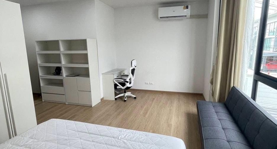 For rent 3 bedrooms townhouse in Bang Phli, Samut Prakan