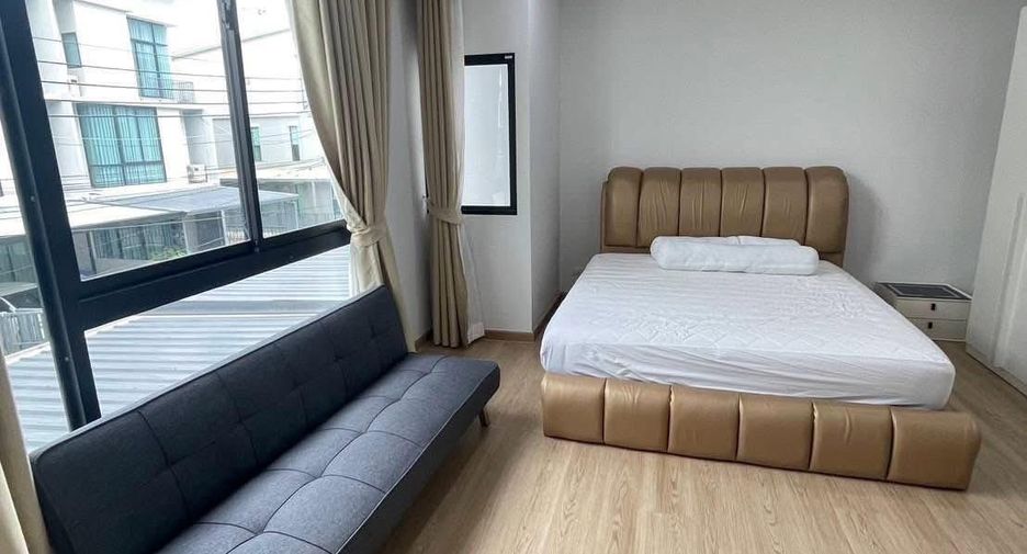 For rent 3 bedrooms townhouse in Bang Phli, Samut Prakan