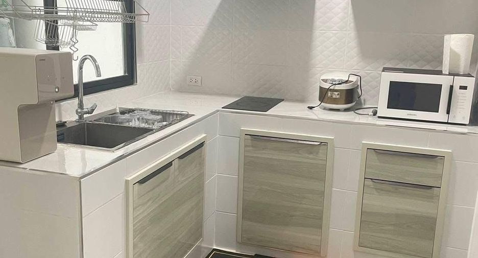 For rent 3 bedrooms townhouse in Bang Phli, Samut Prakan