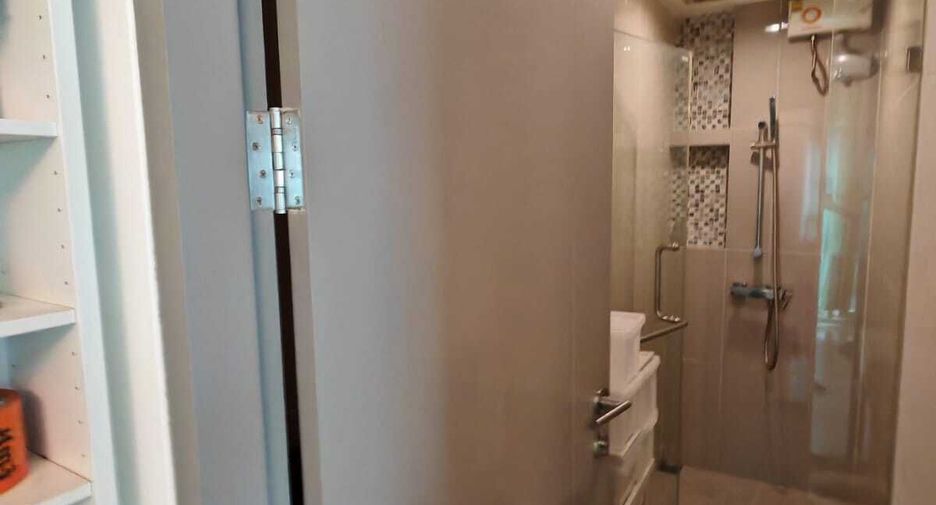 For rent 2 bedrooms condo in Huai Khwang, Bangkok