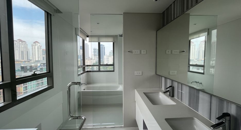 For rent 2 bedrooms condo in Khlong Toei, Bangkok