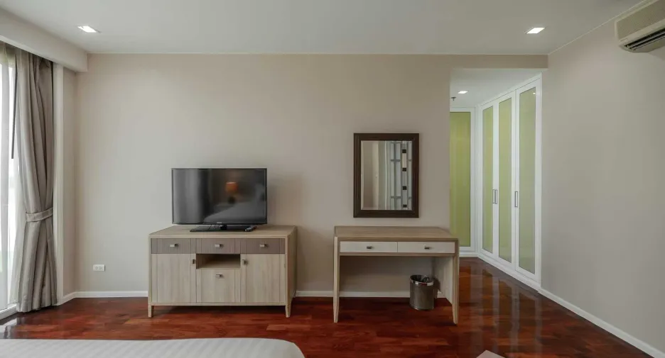 For rent 3 bedrooms condo in Khlong Toei, Bangkok