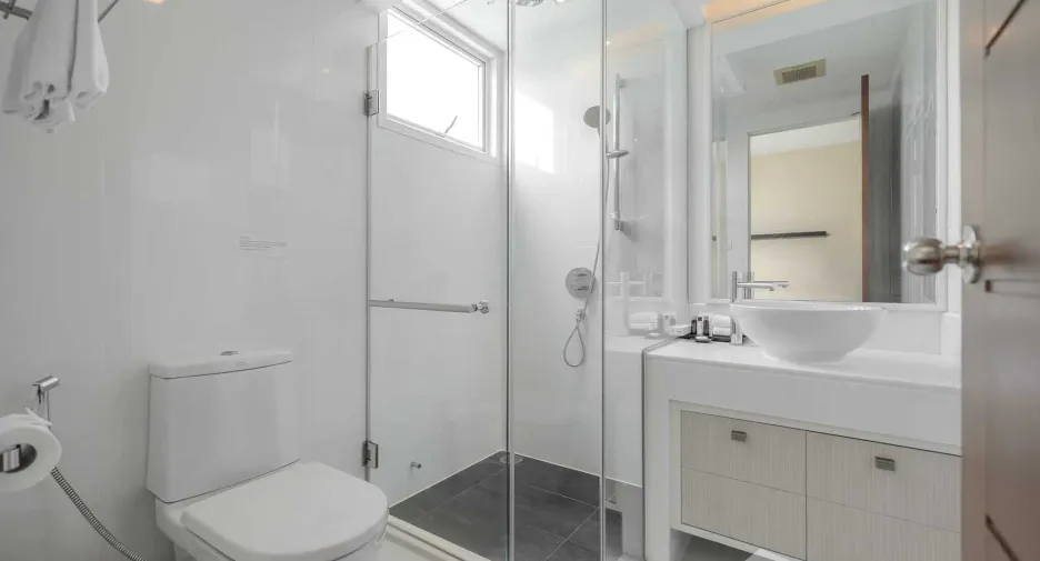 For rent 3 bedrooms condo in Khlong Toei, Bangkok