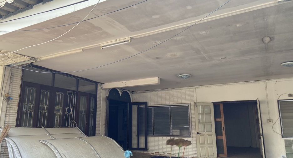 Casa en alquiler de 4 habitaciones en Watthana, Bangkok