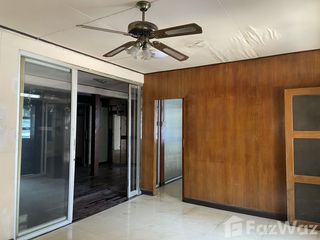 Casa en alquiler de 4 habitaciones en Watthana, Bangkok