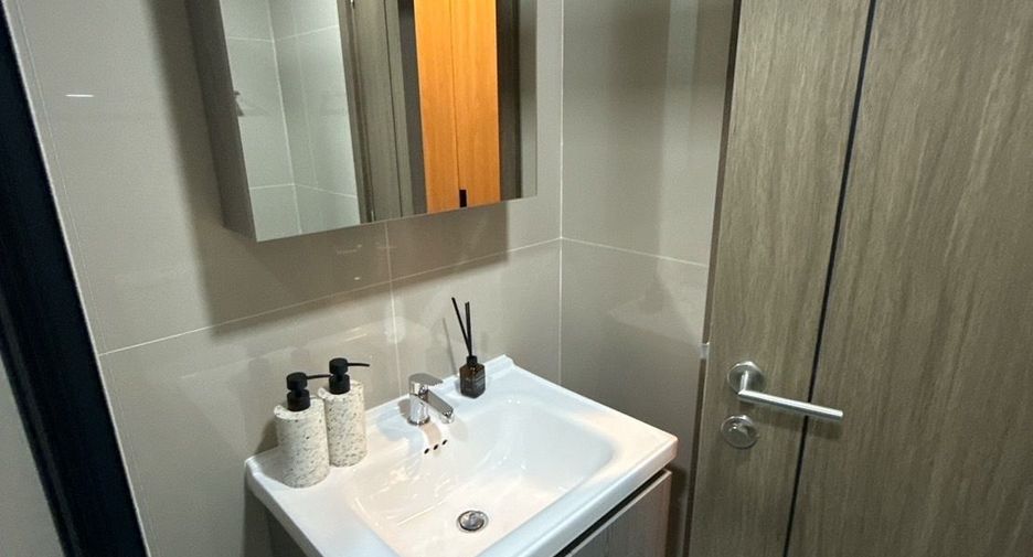 For rent studio condo in Phaya Thai, Bangkok