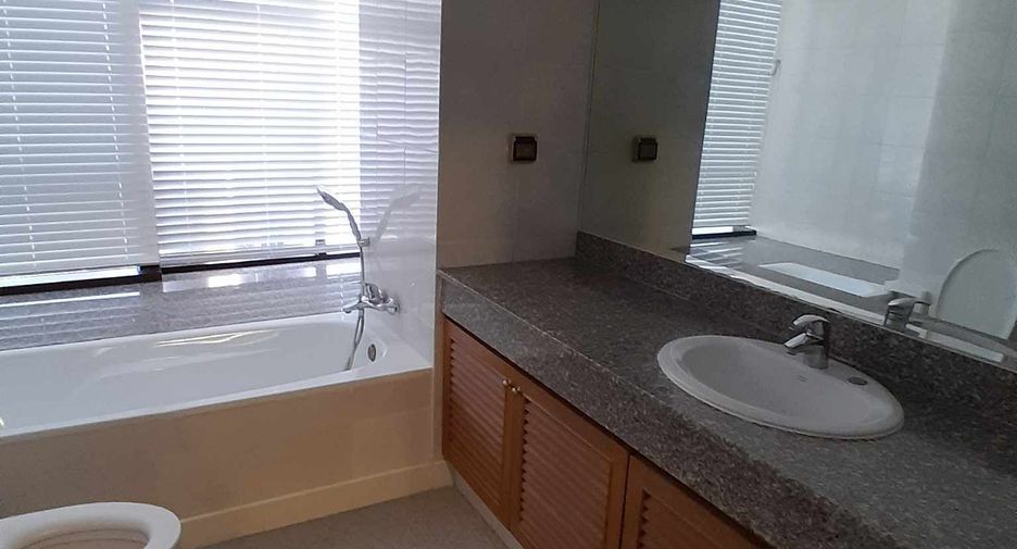 For rent 3 bedrooms condo in Yan Nawa, Bangkok