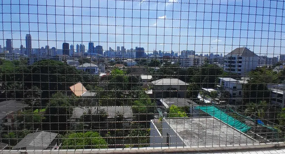 For rent 3 bedrooms condo in Yan Nawa, Bangkok