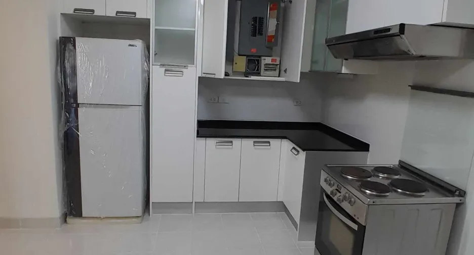 For rent 3 bedrooms condo in Yan Nawa, Bangkok