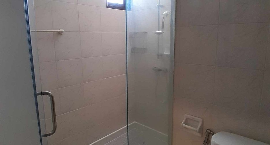 For rent 3 bedrooms condo in Yan Nawa, Bangkok