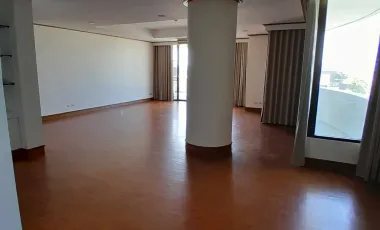 For rent 3 bedrooms condo in Yan Nawa, Bangkok