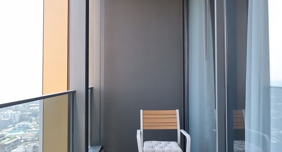 For rent 2 bedrooms condo in Khlong Toei, Bangkok