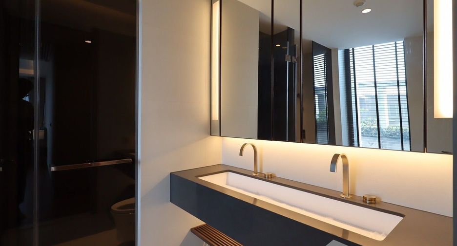 For rent 2 bedrooms condo in Khlong Toei, Bangkok
