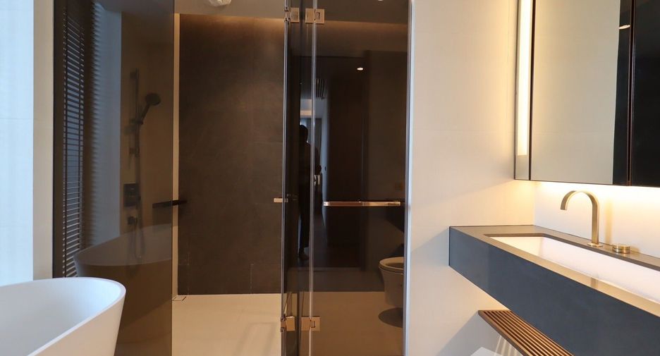 For rent 2 bedrooms condo in Khlong Toei, Bangkok