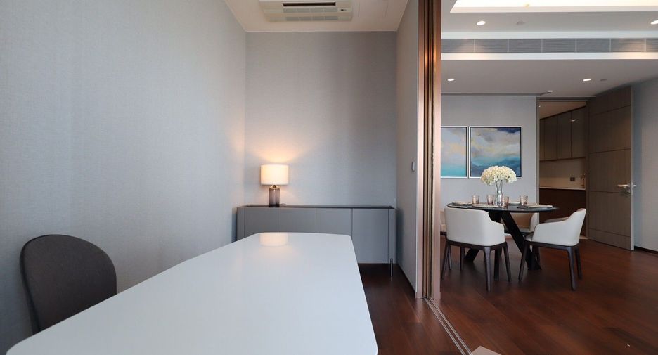 For rent 2 bedrooms condo in Khlong Toei, Bangkok