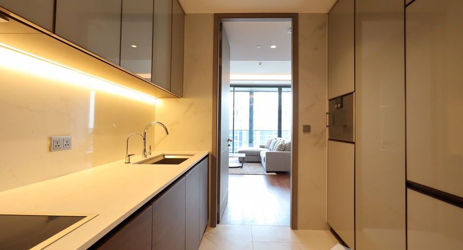 For rent 2 bedrooms condo in Khlong Toei, Bangkok