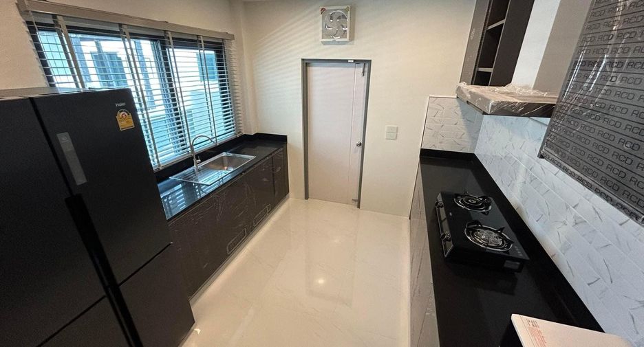 Casa en alquiler de 4 habitaciones en Bang Phli, Samut Prakan