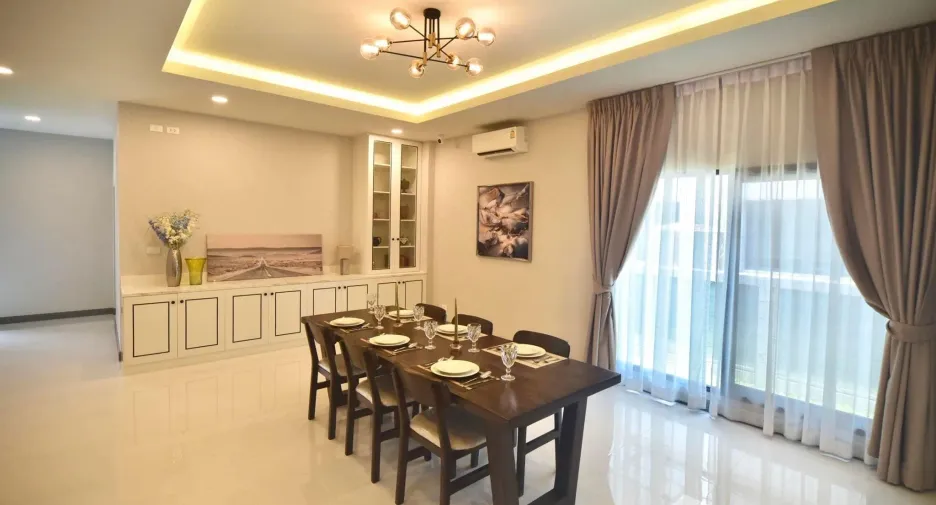 Casa en alquiler de 4 habitaciones en Bang Phli, Samut Prakan