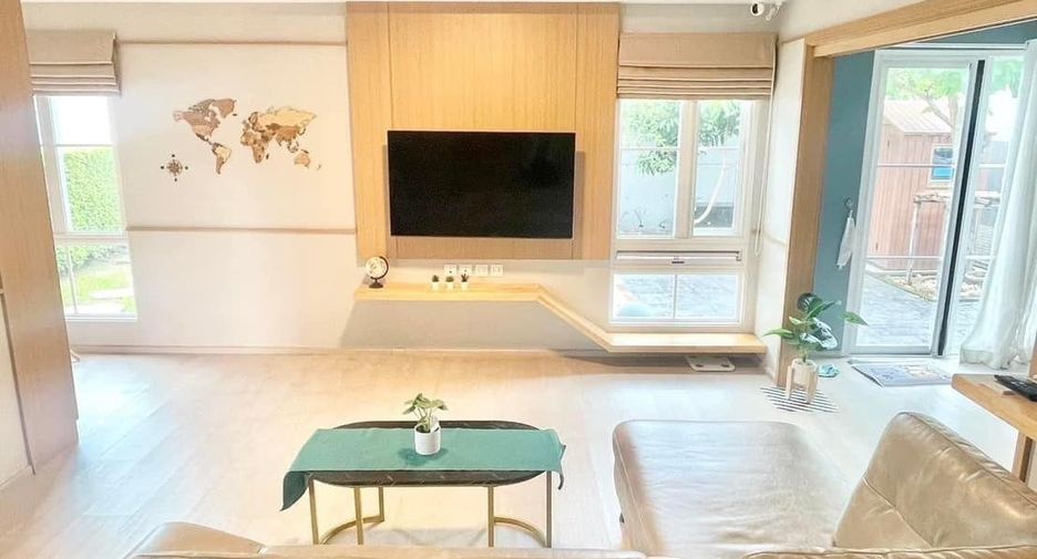 For rent 3 bedrooms townhouse in Prawet, Bangkok
