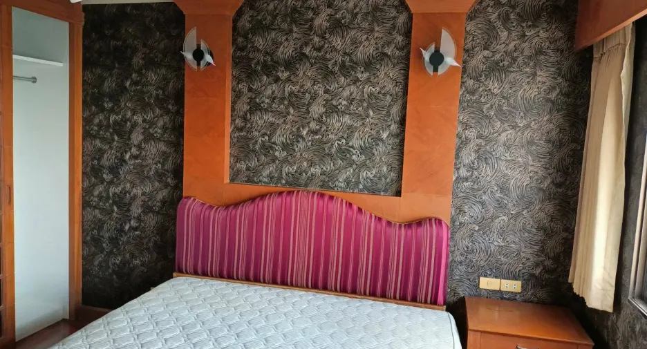 For rent 1 bed condo in Khlong Toei, Bangkok
