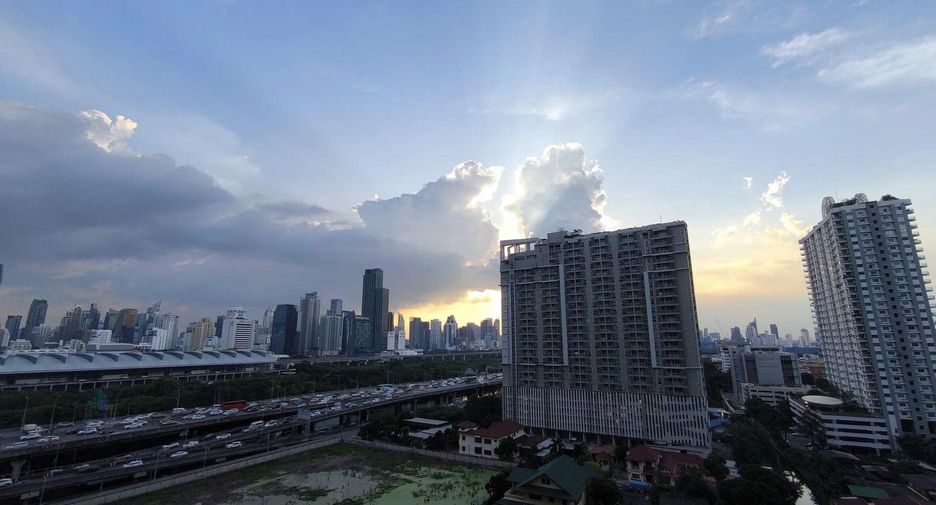 Condo en alquiler de 2 habitaciones en Huai Khwang, Bangkok
