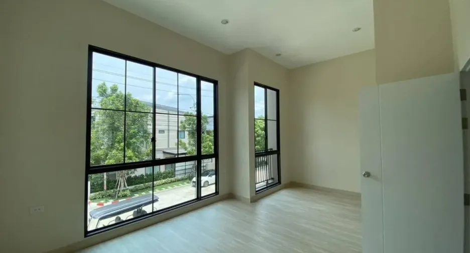 Casa en alquiler de 2 habitaciones en Saphan Sung, Bangkok