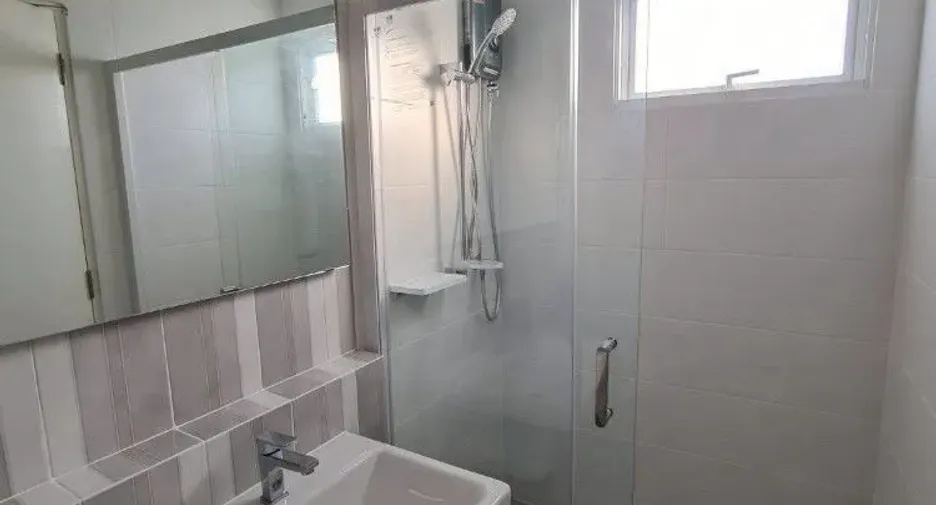 For rent 2 ベッドルーム townhouse in Bang Phli, Samut Prakan