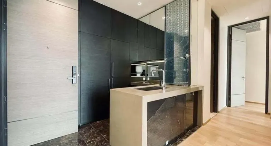 For rent 2 bedrooms condo in Pathum Wan, Bangkok