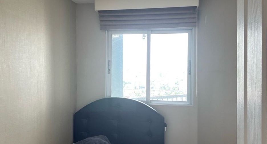 For rent 2 bedrooms condo in Huai Khwang, Bangkok