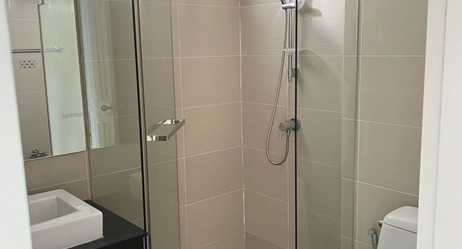 For rent 2 bedrooms condo in Huai Khwang, Bangkok