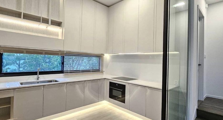 For rent 4 bedrooms house in Saphan Sung, Bangkok