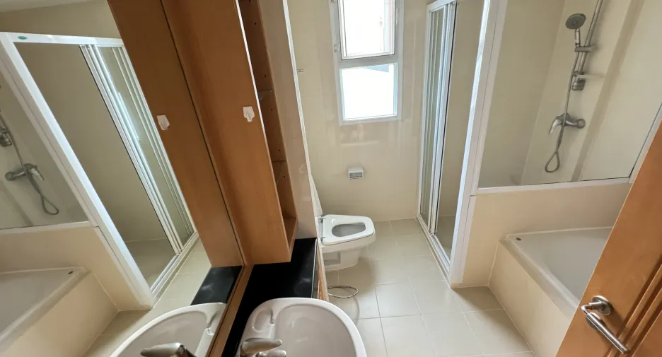 For rent 3 bedrooms apartment in Khlong Toei, Bangkok