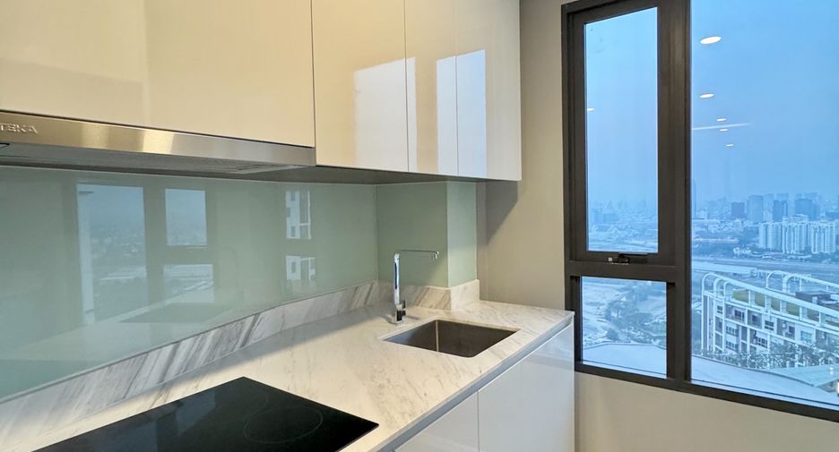 For rent 3 bedrooms condo in Huai Khwang, Bangkok