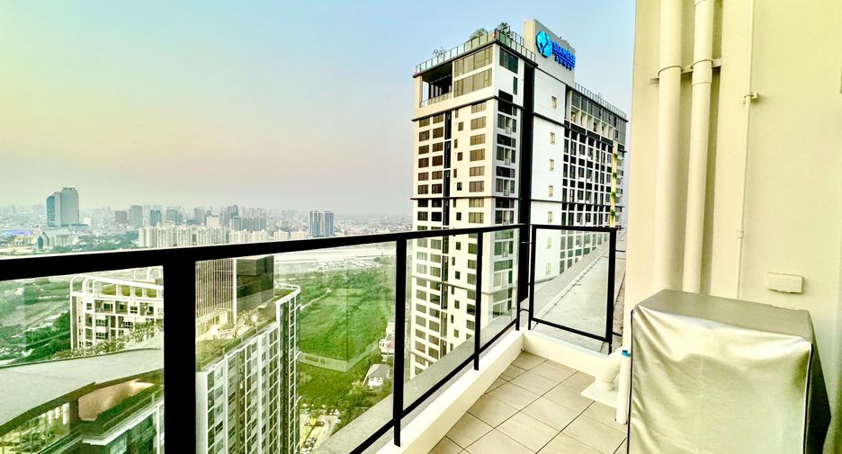 For rent 3 bedrooms condo in Huai Khwang, Bangkok