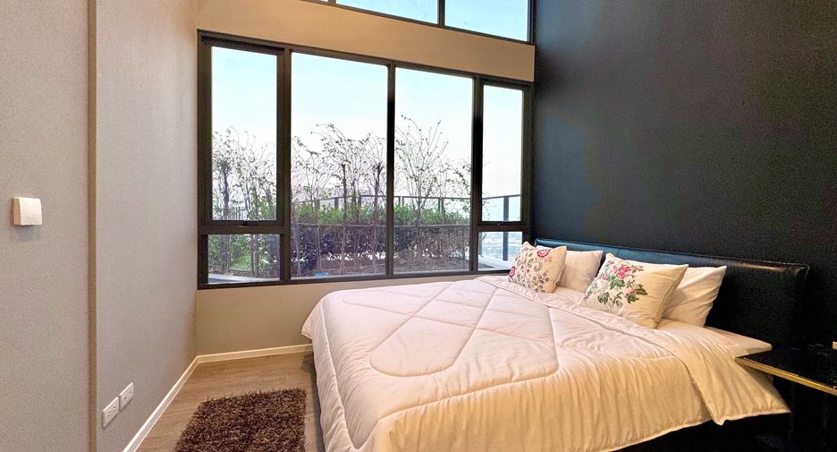 For rent 3 bedrooms condo in Huai Khwang, Bangkok