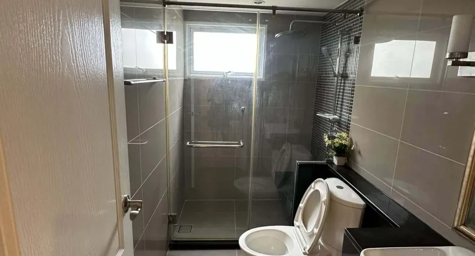 For rent 2 ベッドルーム condo in Huai Khwang, Bangkok