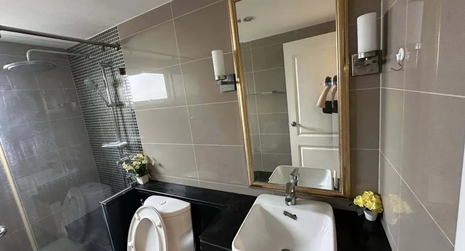 For rent 2 ベッドルーム condo in Huai Khwang, Bangkok
