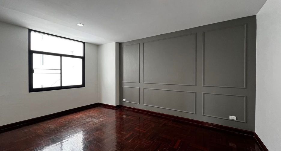 ให้เช่า 4 ห้องนอน บ้านเดี่ยว ใน วัฒนา, กรุงเทพฯ
