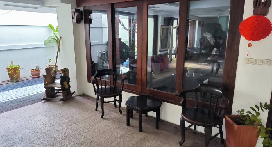 Wohnung zur Miete mit 3 Zimmer in Khlong Toei, Bangkok