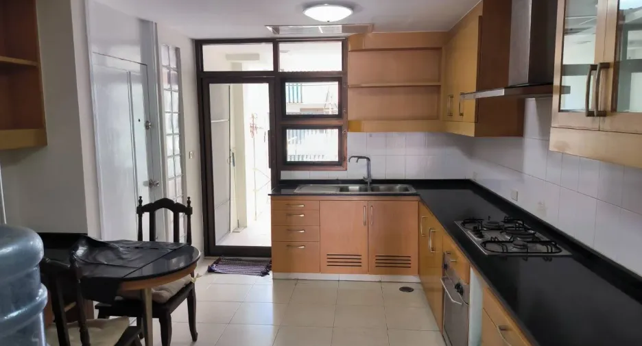 Wohnung zur Miete mit 3 Zimmer in Khlong Toei, Bangkok